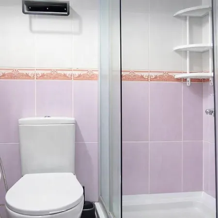 3-storey Detached House With A View In The Center בית נופש