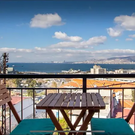 3-storey Detached House With A View In The Center בית נופש