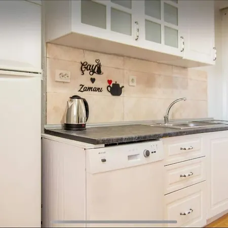 בית נופש 3-storey Detached House With A View In The Center איזמיר