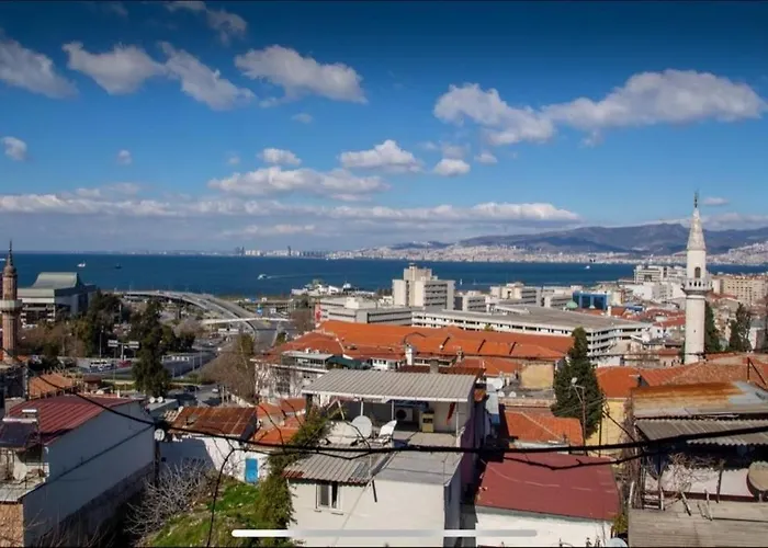 3-storey Detached House With A View In The Center איזמיר