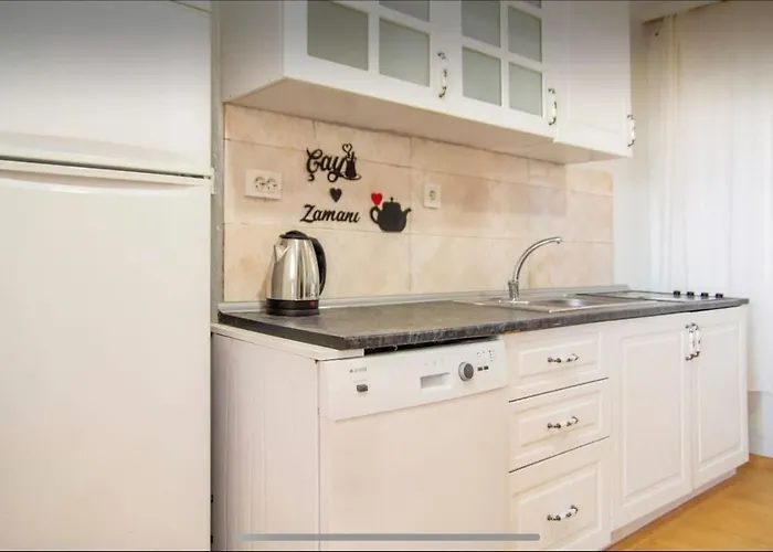 בית נופש 3-storey Detached House With A View In The Center איזמיר