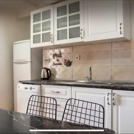 Hébergement de vacances 3-storey Detached House With A View In The Center İzmir