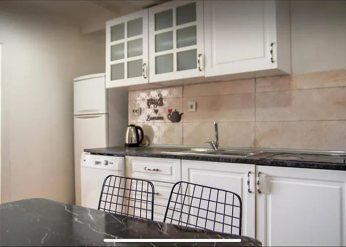 Hébergement de vacances 3-storey Detached House With A View In The Center İzmir